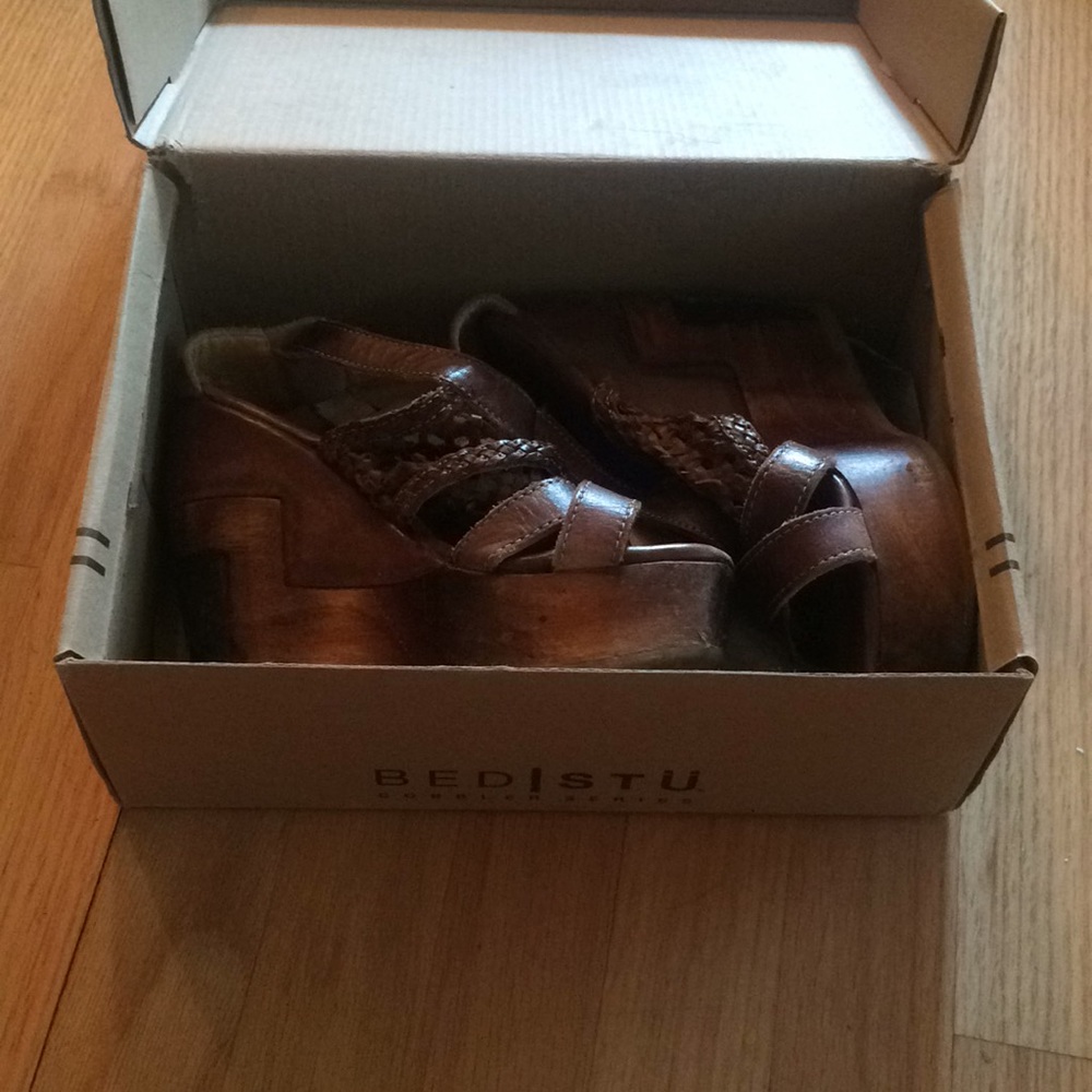 Bed Stu Wooden and Leather Platforms